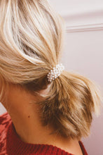 Load image into Gallery viewer, Scottsdale Tiny Pearl Ponytail