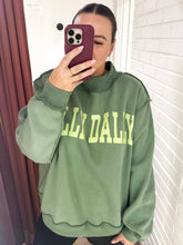 Load image into Gallery viewer, Dilly Dally Pullover In Green