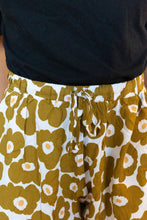 Load image into Gallery viewer, Zuma Beach Floral Shorts
