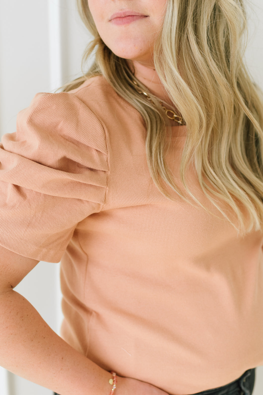 Newry Ribbed Puff Sleeve Top in Peach