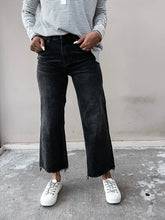 Load image into Gallery viewer, Cedar Black Wide-Leg Jeans