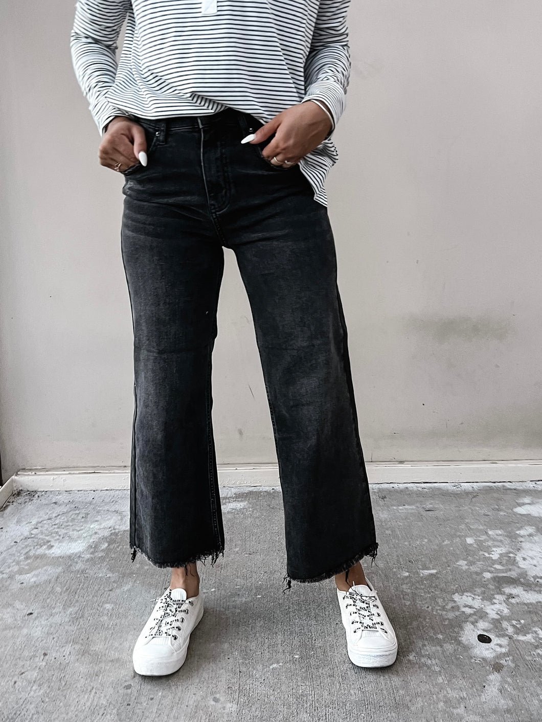 Cedar Black Wide-Leg Jeans