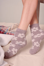 Load image into Gallery viewer, Hawthorne Fuzzy Daisy Socks
